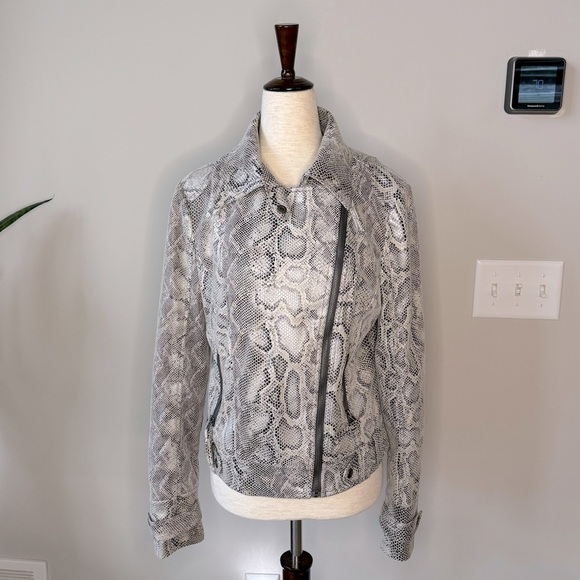 Like New! Kut from the Kloth Metallic Sheen Snakeskin Pattern Biker Jacket - Picture 2 of 9